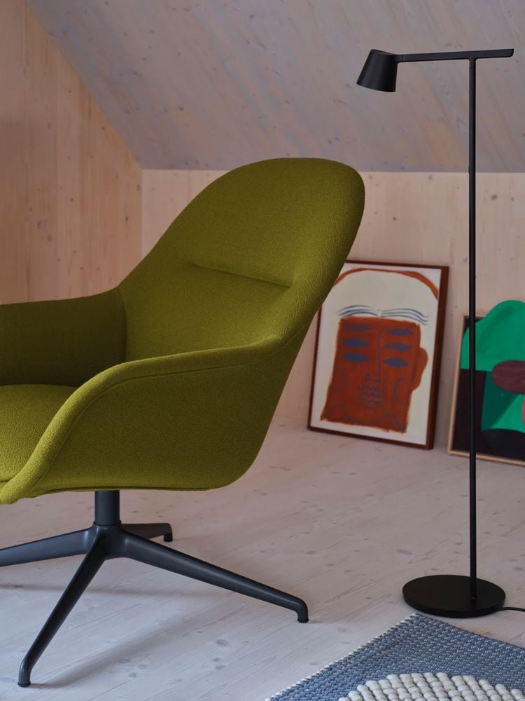 /cdn-cgi/image/width=1500,quality=85,format=auto/globalassets/content-media/images/plp/sofas/lounge-chairs/fiber-lounge-swivel-black-vidar-956-tip-floor-black-low-res.jpg