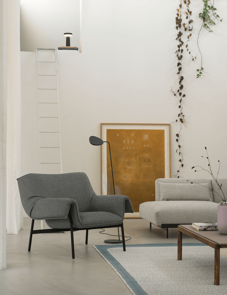 /cdn-cgi/image/width=1500,quality=85,format=auto/globalassets/content-media/images/plp/sofas/lounge-chairs/wrap-lounge-chair-sabi-151-black-in-situ-clay-12-pebble-rug-pale-blue-couple-120x84x35-2-plain-1-wavy-taupe-dark-oiled-aok-ease-black-leaf-floor-dark-green-muuto-org.png