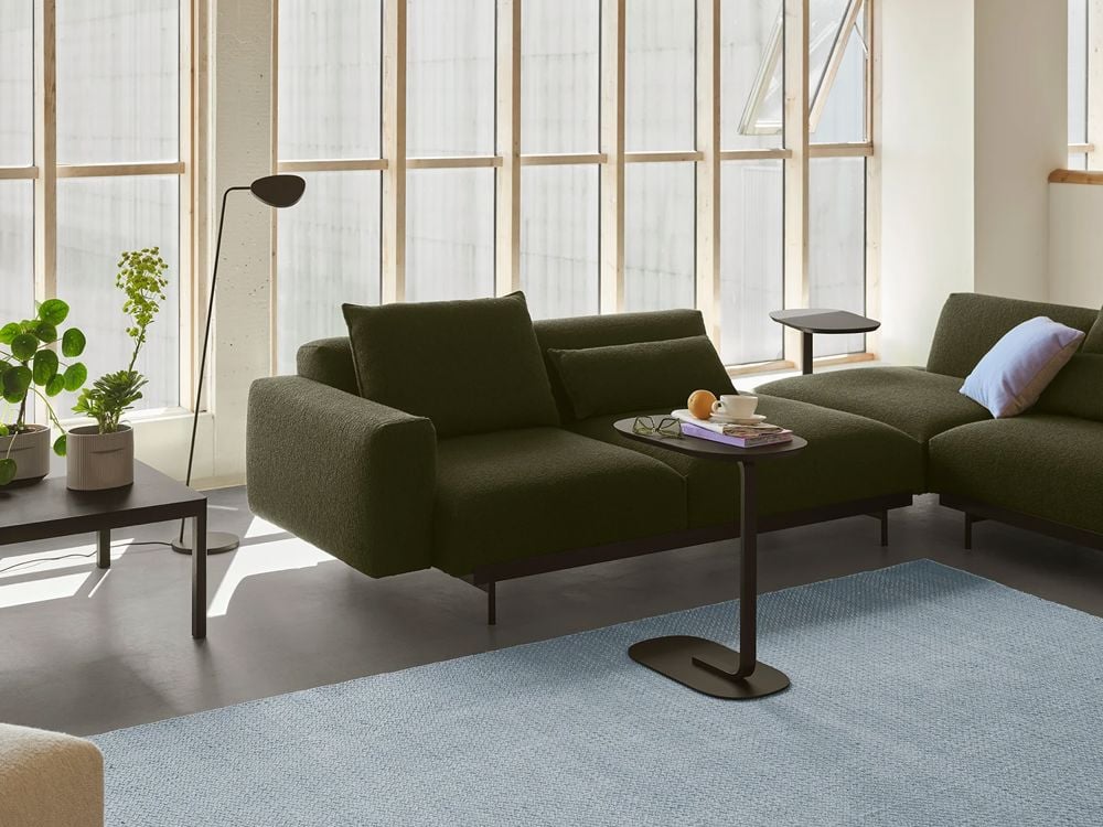 /cdn-cgi/image/width=1500,quality=85,format=auto/globalassets/content-media/images/plp/sofas/modular-sofas/in-situ-corner-hearth-9-relate-60-black-workshop-black-leaf-black-ply-off-white-ridge-planter-mingle-sand-lilac-low-res.jpg