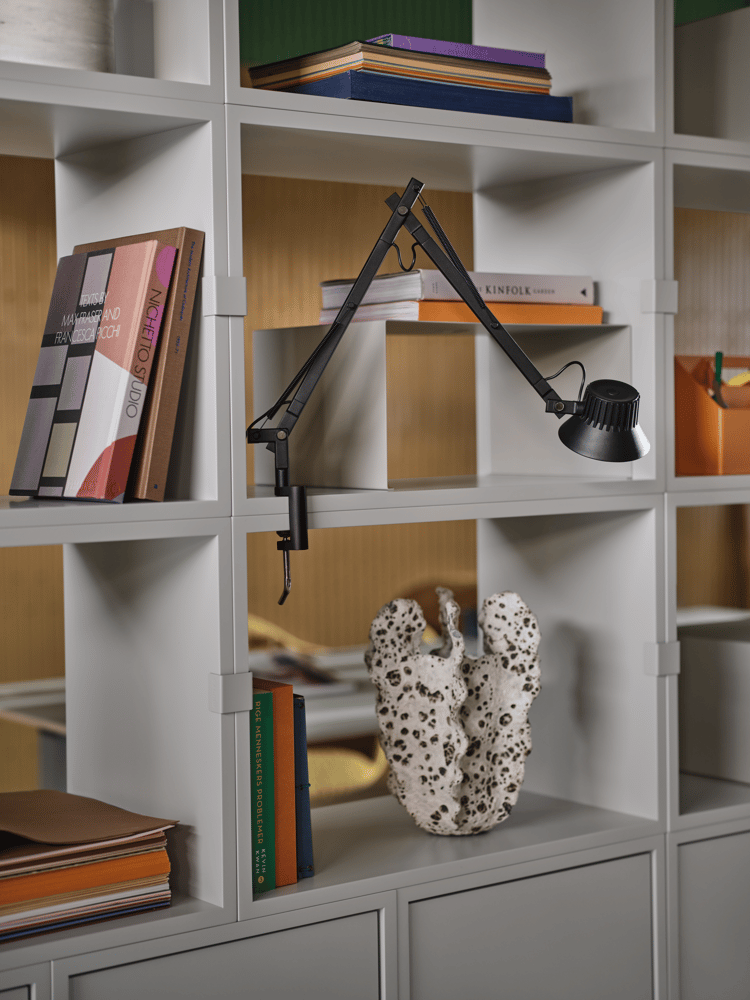 /cdn-cgi/image/width=1500,quality=85,format=auto/globalassets/content-media/images/plp/storage/bookcases/dedicate-s2-black-clamp-stacked-office-2-grey-muuto-org.png