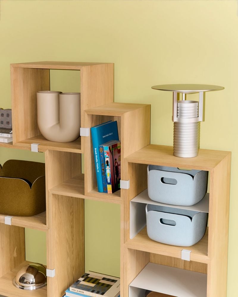 /cdn-cgi/image/width=1500,quality=85,format=auto/globalassets/content-media/images/plp/storage/bookcases/restore-basket-28x28x17-light-blue-set-lamp-stacked-oak.jpg