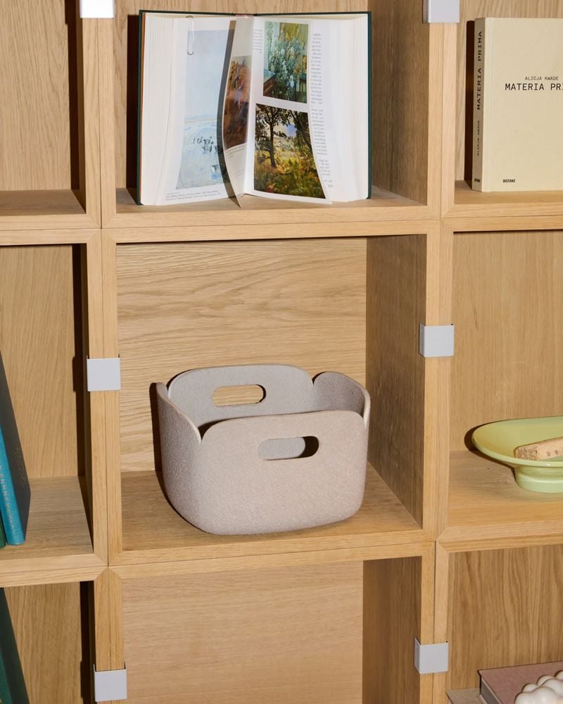 /cdn-cgi/image/width=1500,quality=85,format=auto/globalassets/content-media/images/plp/storage/bookcases/restore-basket-28x28x17-sand-stacked-oak.jpg