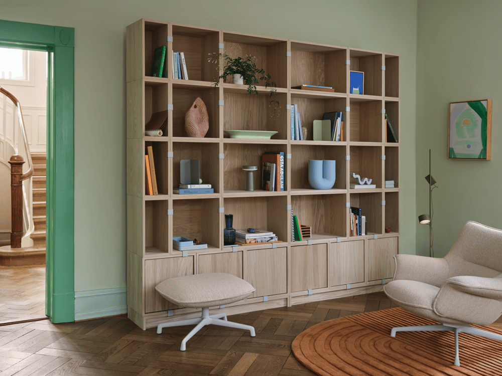 /cdn-cgi/image/width=1500,quality=85,format=auto/globalassets/content-media/images/plp/storage/bookcases/stacked-bookcase-1-oak-doze-lounge-chair-low-back-ottoman-swivel-hearth-7-grey-relevo-burnt-orange-post-brown-green-muuto-org.png