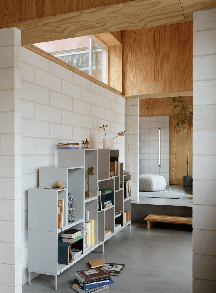 /cdn-cgi/image/width=1500,quality=85,format=auto/globalassets/content-media/images/plp/storage/bookcases/stacked-bookcase-3-grey-fine-wall-ceiling-120-five-pouf-relevo-rug-sage-green-muuto-org.png