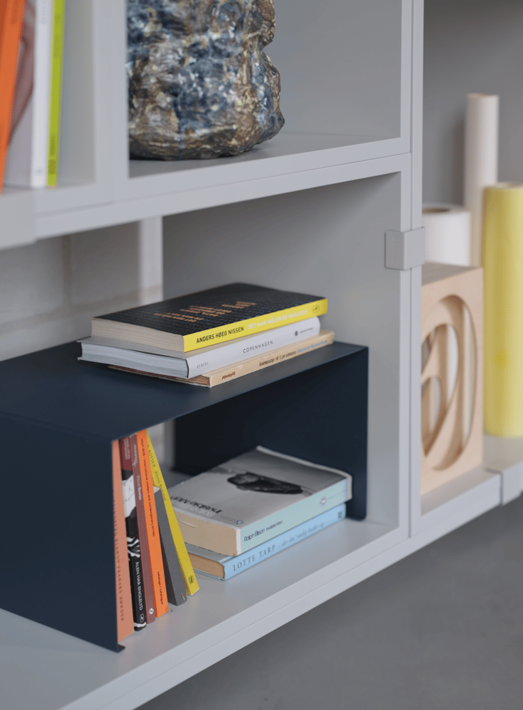 /cdn-cgi/image/width=1500,quality=85,format=auto/globalassets/content-media/images/plp/storage/bookcases/stacked-grey-bookcase-grey-stacked-insert-blue-grey-muuto-org.png