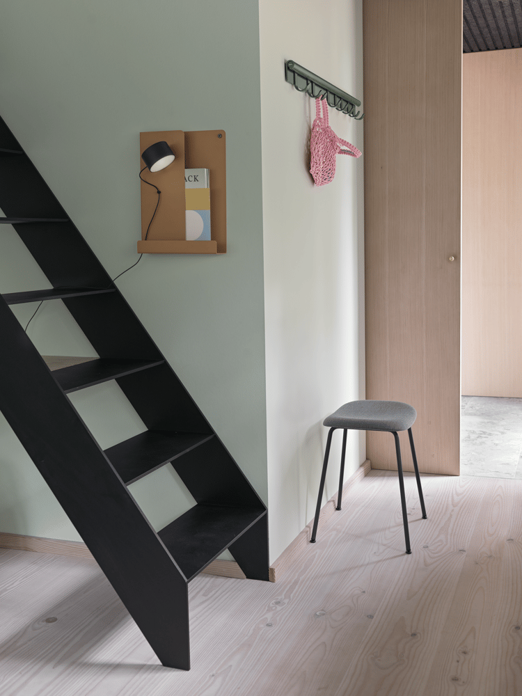 /cdn-cgi/image/width=1500,quality=85,format=auto/globalassets/content-media/images/plp/storage/hallway-storage/coil-coat-rack-100-dark-green-fiber-stool-tube-black-st-trio-153-folded-burnt-orange-post-wall-muuto-org.png