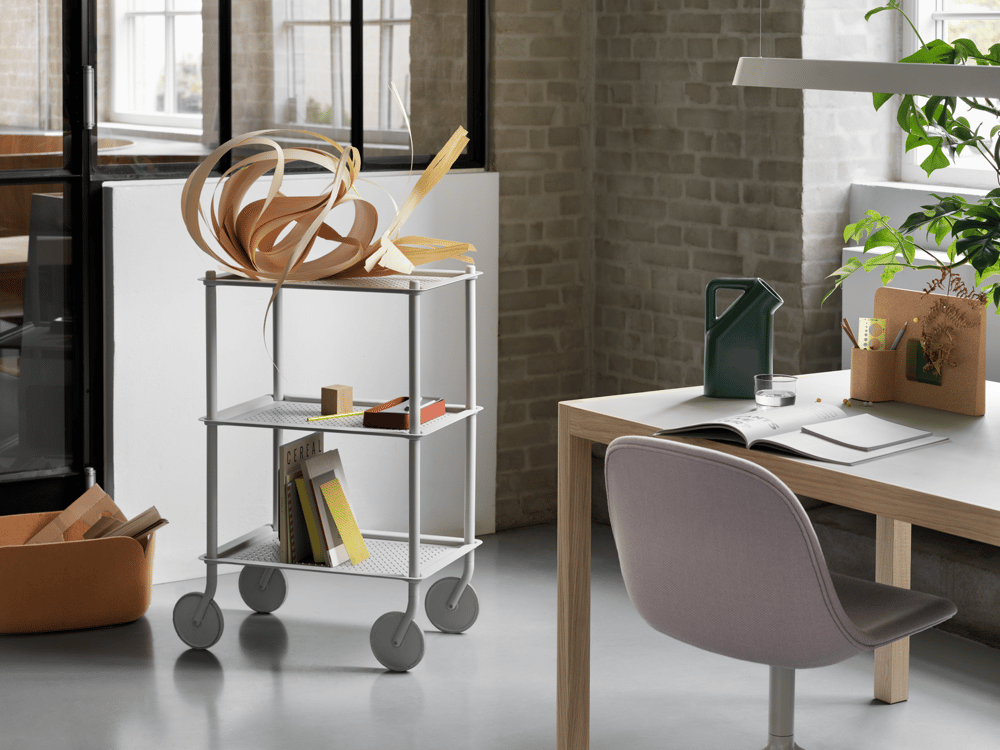 /cdn-cgi/image/width=1500,quality=85,format=auto/globalassets/content-media/images/plp/storage/office-storage/flow-trolley-3-layer-grey-workshop-table-fiber-side-swivel-grey-twill-weave-620-story-pinboard-linear-pendant-v2-muuto-2.png