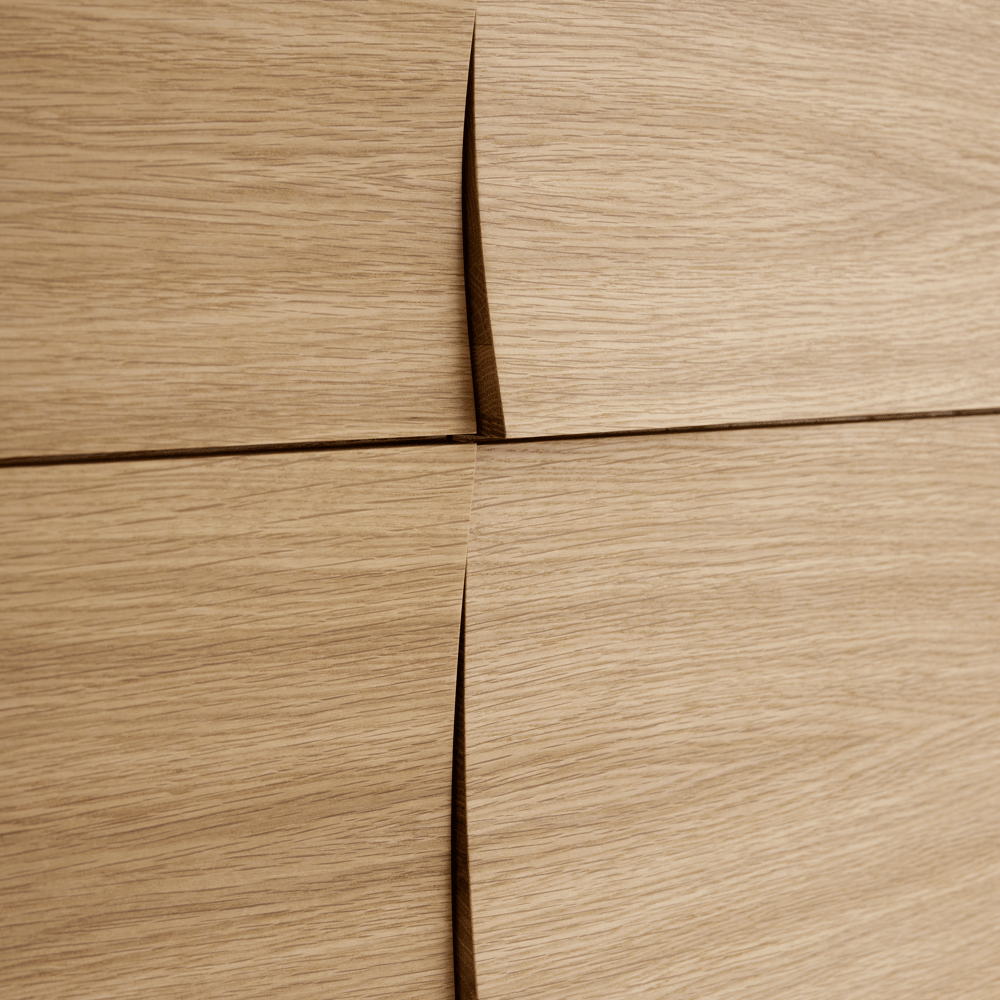 /cdn-cgi/image/width=1500,quality=85,format=auto/globalassets/content-media/images/plp/storage/sideboards/reflect-sideboard-oak-small-detail-1-muuto-5000x5000-hi-res.png