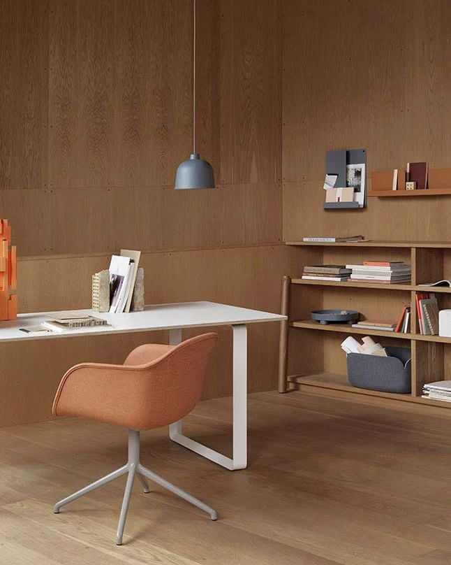 /cdn-cgi/image/width=1500,quality=85,format=auto/globalassets/content-media/images/plp/storage/small-storage/fffffiber-arm-chair-swivel-remix-2-452-7070-table-halves-side-table-grain-folded-restore-platform-tray-muuto-low-res.jpg
