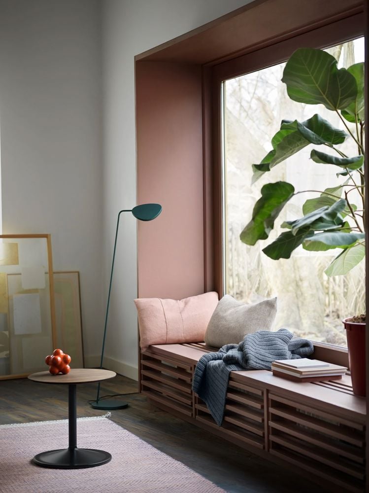 soft side smoked oak black o41 h40 ply rug leaf lamp layer cushion ample throw muuto org