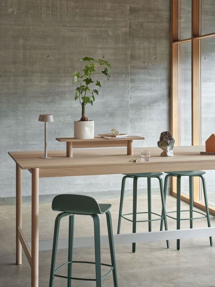 linear system high table 105 oak tray 75 visu bar stool 75 dark green ridge planter 15 off white linear table lamp muuto low res