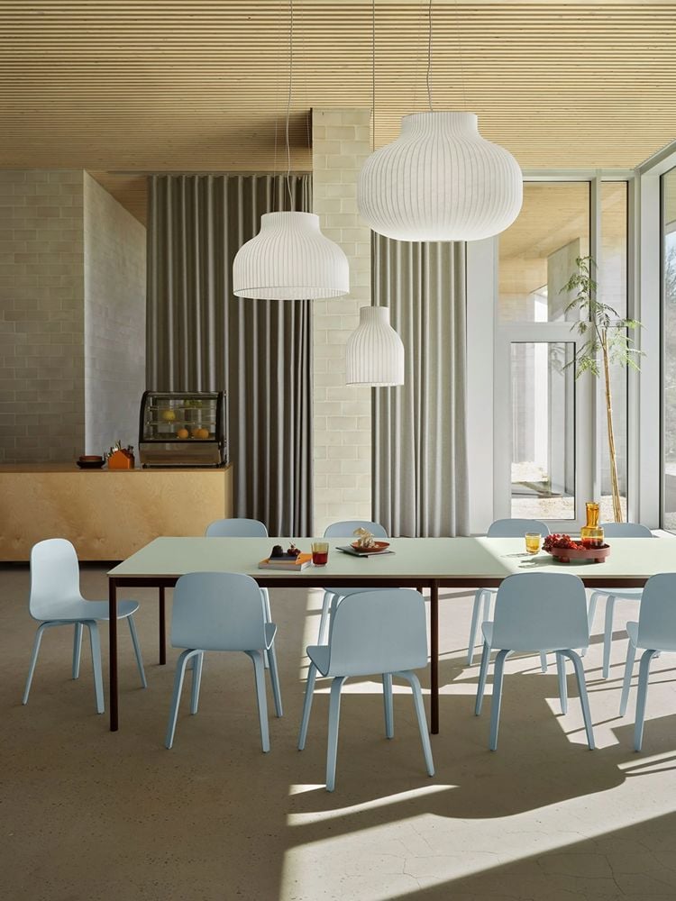 base-table-300-110-light-green-brown-red-visu-chair-light-blue-strand-low-res