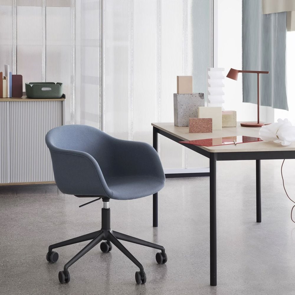 fiber-armchair-gaslift-divina-154-base-table-tip-enfold-muuto-org-11-square