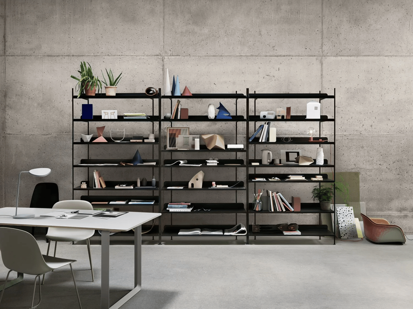 /cdn-cgi/image/width=1500,quality=85,format=auto/globalassets/content-media/images/products/shop-by-family/compile-shelving/background-9.png