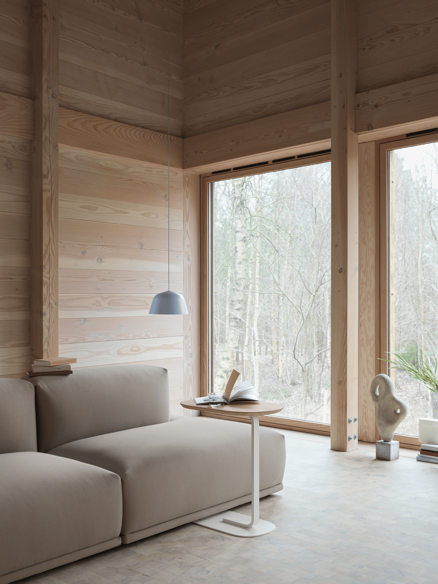 /cdn-cgi/image/width=1500,quality=85,format=auto/globalassets/content-media/images/products/shop-by-family/connect-modular-sofa/connect-steelcut-trio-426-relate-h60-solid-oak-off-white-rime-pendant-muuto-org.png
