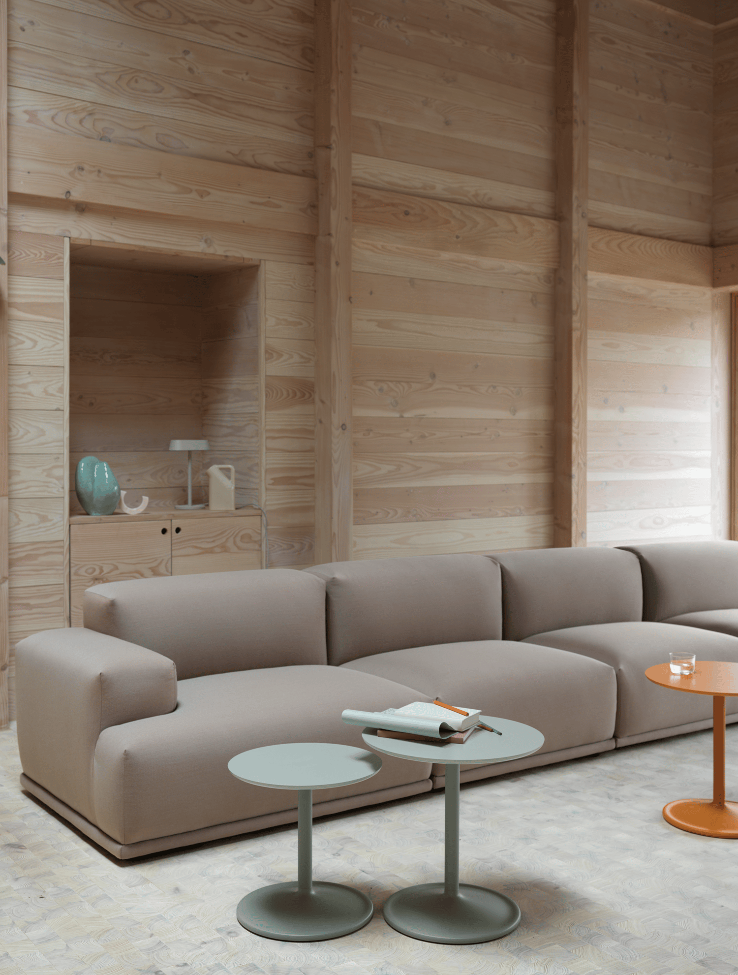 /cdn-cgi/image/width=1500,quality=85,format=auto/globalassets/content-media/images/products/shop-by-family/connect-modular-sofa/soft-side-dusty-green-orange-connect-steelcut-trio-426-linear-table-lamp-tub-jug-muuto-org.png