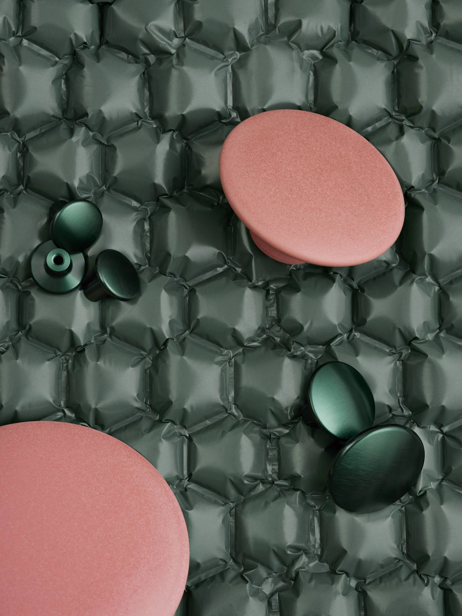 /cdn-cgi/image/width=1500,quality=85,format=auto/globalassets/content-media/images/products/shop-by-family/dots/dots-concept-muuto-org_1.jpg