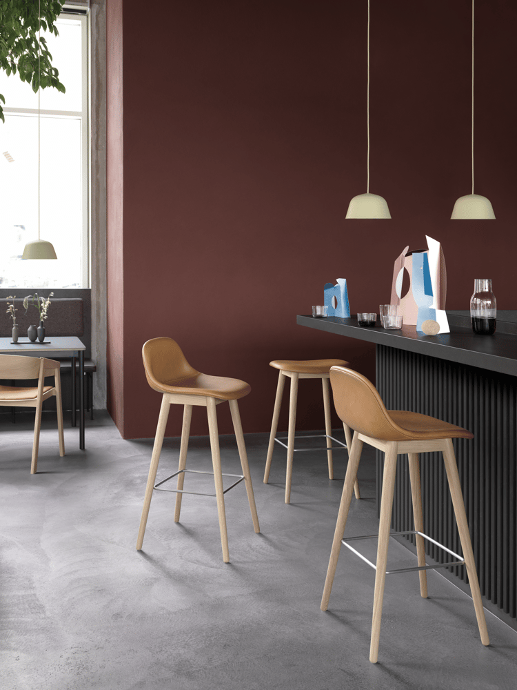 /cdn-cgi/image/width=1500,quality=85,format=auto/globalassets/content-media/images/products/shop-by-family/fiber-chair-family/slider/cover-chair-fiber-bar-ambit-pendant-corky.png