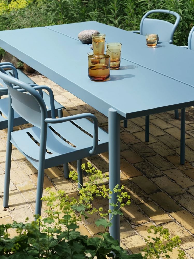 linear-steel-armchair-table-220-pale-blue-raise-carafe-glass-burnt-orange-muuto-org