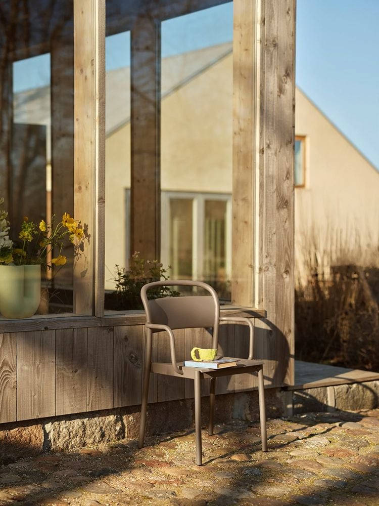 linear-steel-armchair-taupe-kink-light-green-low-res