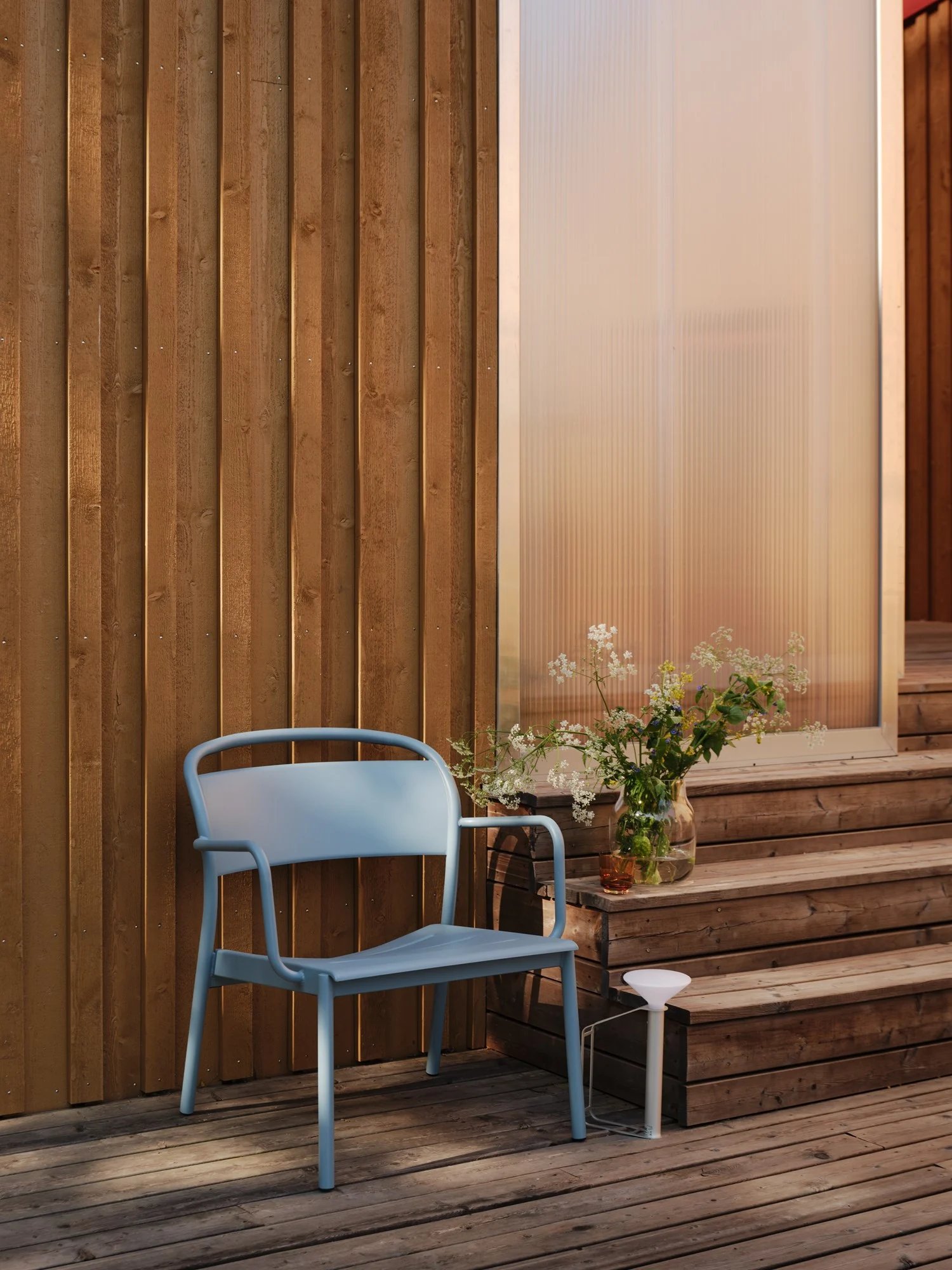 /cdn-cgi/image/width=1500,quality=85,format=auto/globalassets/content-media/images/products/shop-by-family/linear-steel-family/linear-steel-lounge-armchair-pale-blue-piton-portable-silent-raise-muuto-org.jpg