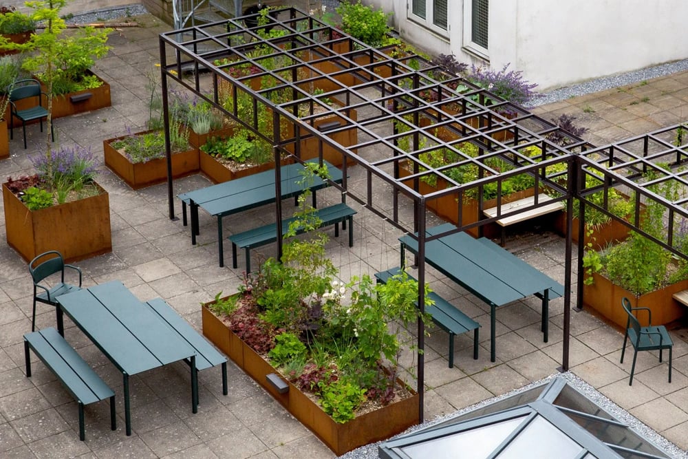 linear_steel_backyard_reference_july_2022_32