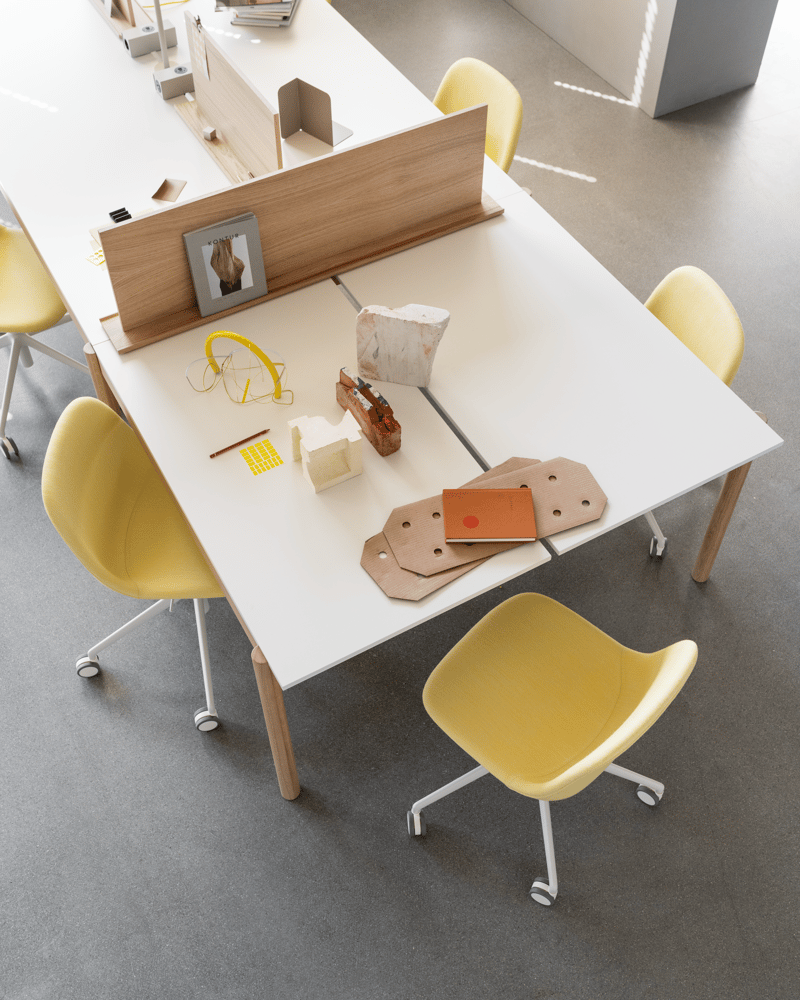 /cdn-cgi/image/width=1500,quality=85,format=auto/globalassets/content-media/images/products/shop-by-family/linear-system/lifestyle-extra-muuto-agu-2020-hi-res-14.png