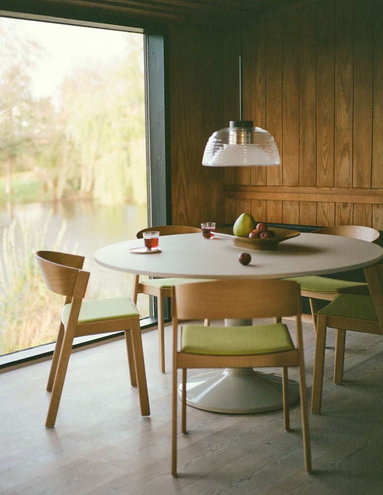 editorial-cover-side-acca-961-oak-midst-table-grey-linolium-two-layer-black-mere-bowl-brown-green-low-res.jpg