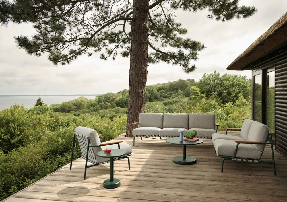 settle-sofa-2-3-seater-lounge-chair-ribbed-weave-2-dark-green-linear-steel-coffee-table-dark-green-ease-portable-muuto-low-res