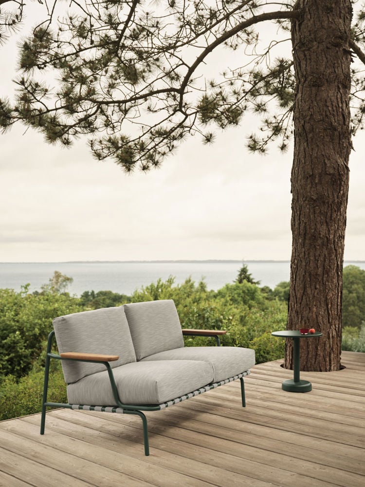 settle-sofa-2-seater-ribbed-weave-2-dark-green-linear-steel-coffee-table-dark-green-muuto-low-res