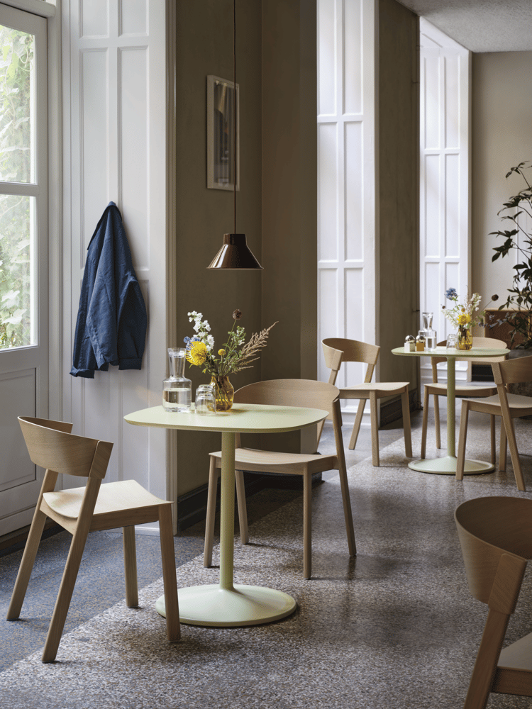 soft-cafe-table-70x70-h73-beige-green-cover-side-oak-top-pendant-21-deep-red-silent-raise-muuto-org.png