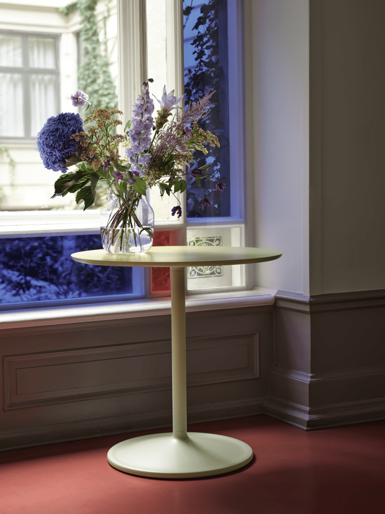 soft-cafe-table-75-h73-beige-green-silent-20-clear-muuto-org.png