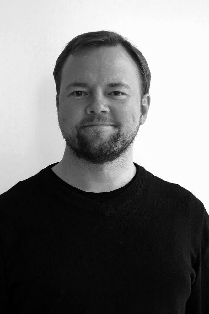 /cdn-cgi/image/width=1500,quality=85,format=auto/globalassets/content-media/images/products/shop-by-family/visu-chair-family/mika_tolvanen-portrait-muuto-23-roll-up-image.jpg