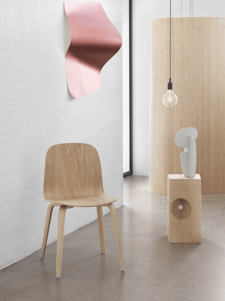 /cdn-cgi/image/width=1500,quality=85,format=auto/globalassets/content-media/images/products/shop-by-family/visu-chair-family/visu-wood-base-e27-burgundy-muuto-org.png