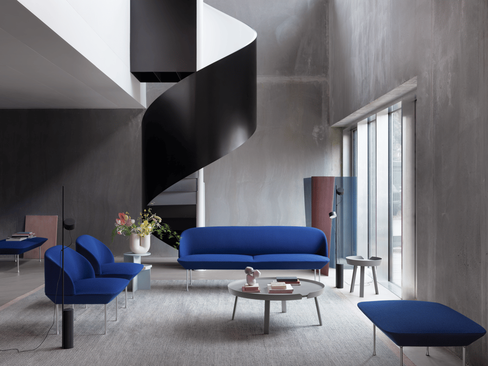 oslo-3-seater-lounge-pouf-bench-vidar-772-chrome-around-table-post-floor-lamp-kink-vase-muuto-org