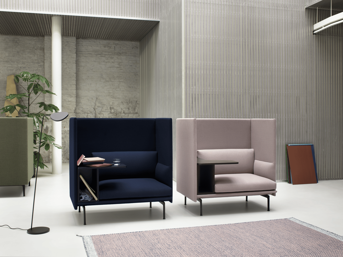 /cdn-cgi/image/width=1500,quality=85,format=auto/globalassets/content-media/images/products/sofas/highback/outline-highback-work-vidar-554-143-fiord-961-ply-rug-leaf-lamp-muuto-org.png
