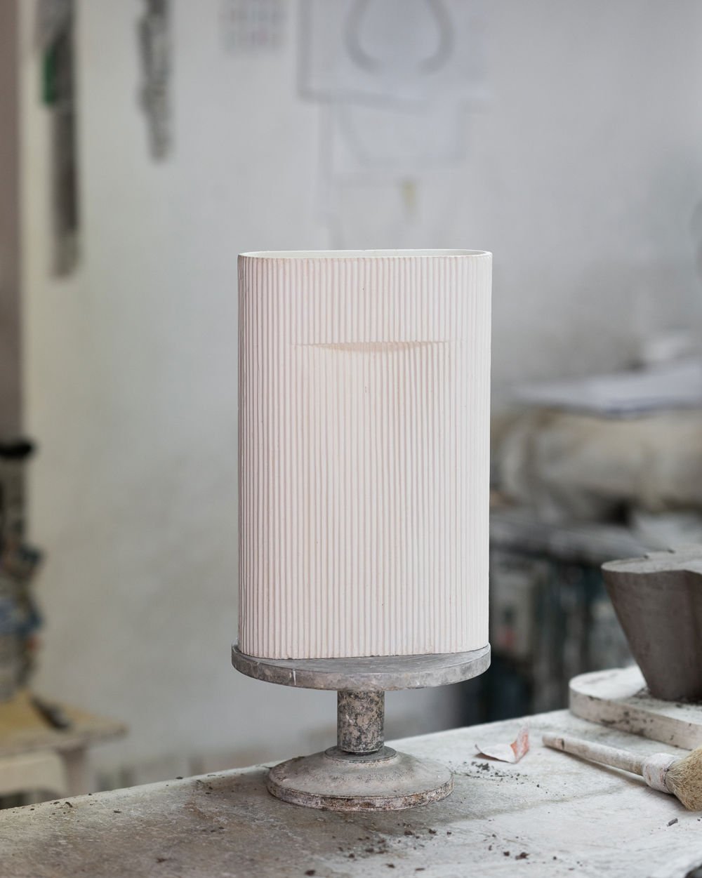 /cdn-cgi/image/width=1500,quality=85,format=auto/globalassets/content-media/images/stories/in-process-ridge-vase/ridge-vase---factory-visit---1-article-tile-image.jpg