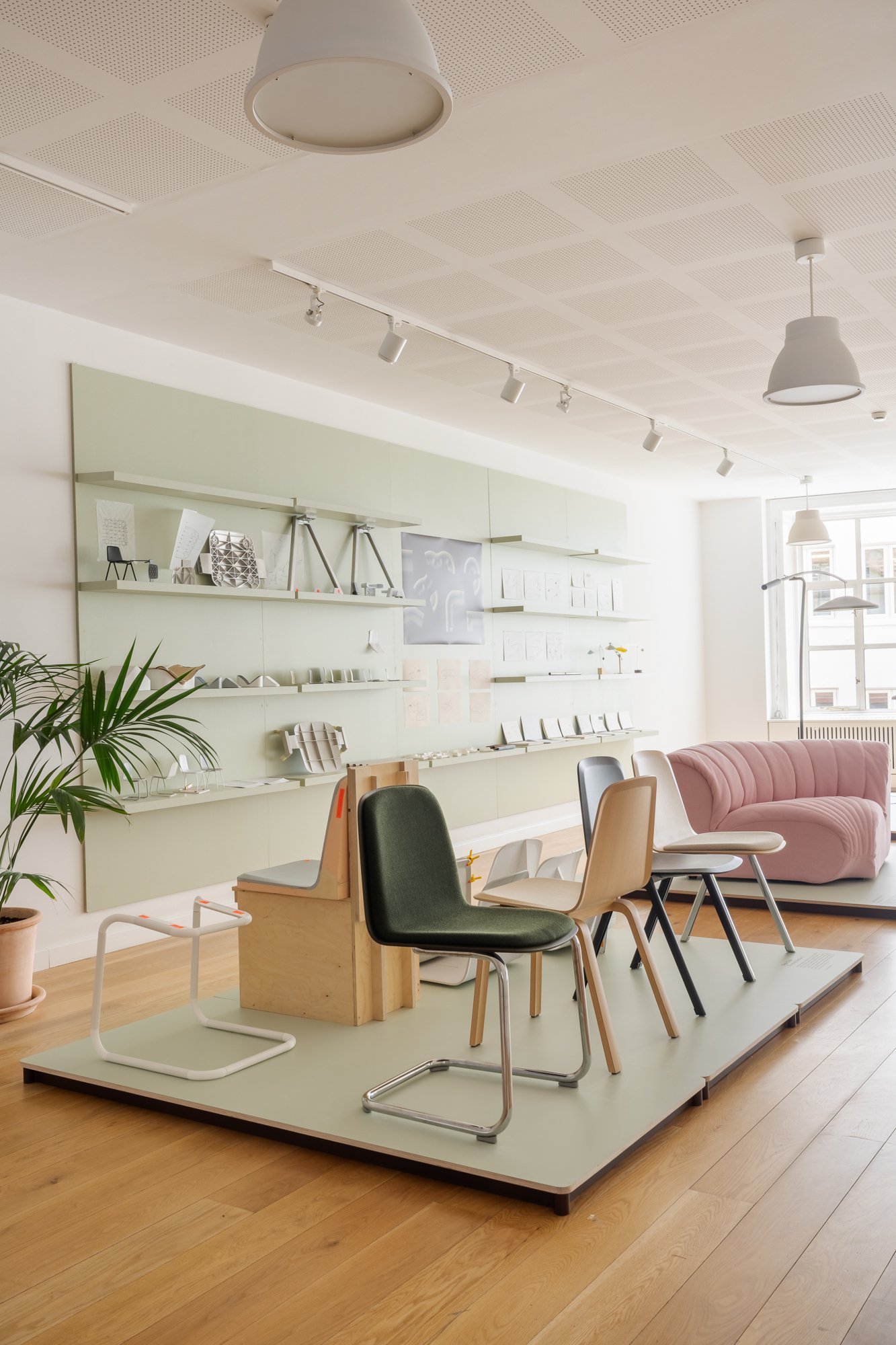 /cdn-cgi/image/width=1500,quality=85,format=auto/globalassets/katja--nanna/3days-recap-story/images/muuto-showroom-3dd-2026-brink-chair-proces-09-lo-res.jpg