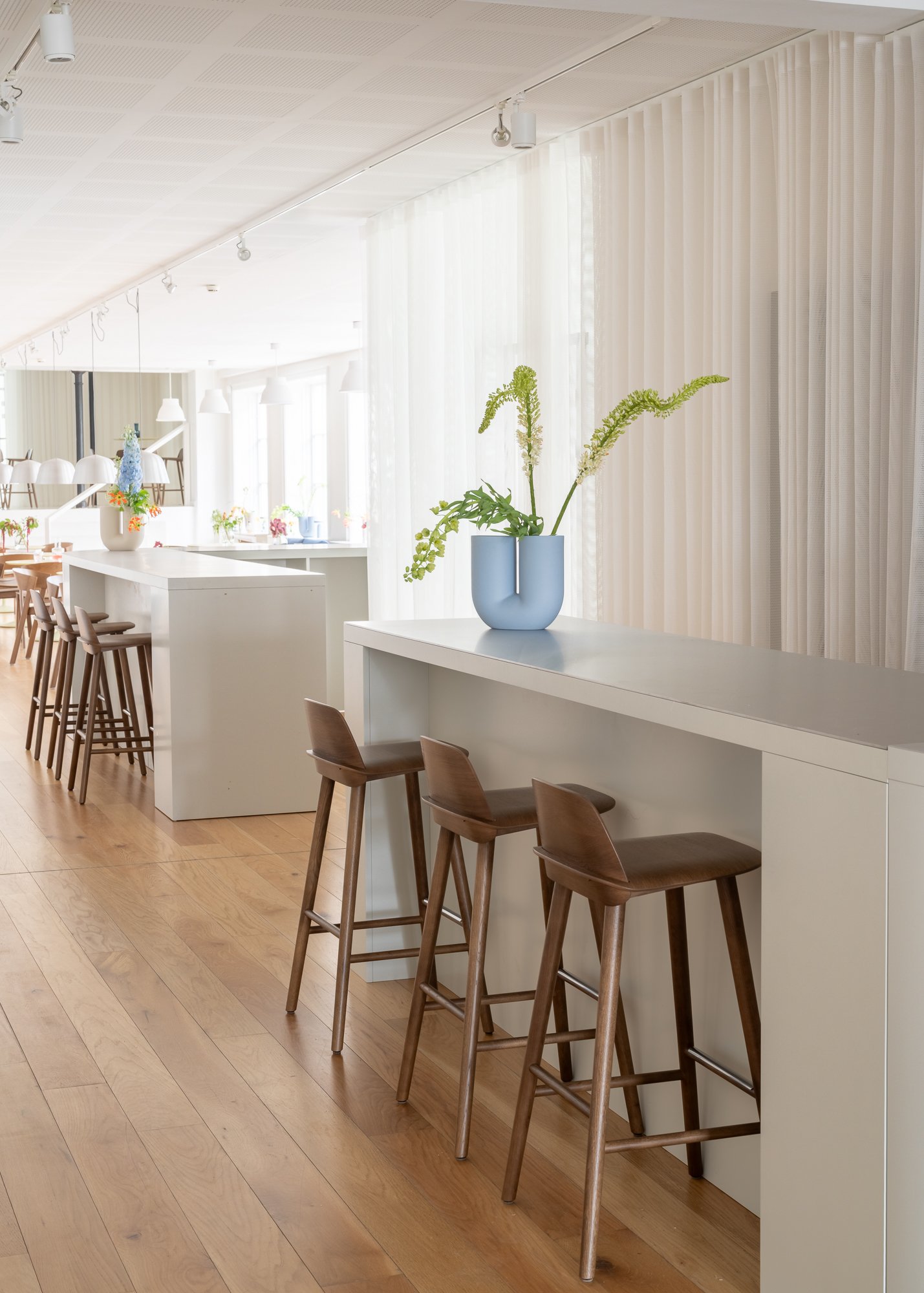 /cdn-cgi/image/width=1500,quality=85,format=auto/globalassets/katja--nanna/3days-recap-story/images/muuto-showroom-3dd-2026-nerd-counter-stool-04-lo-res.jpg