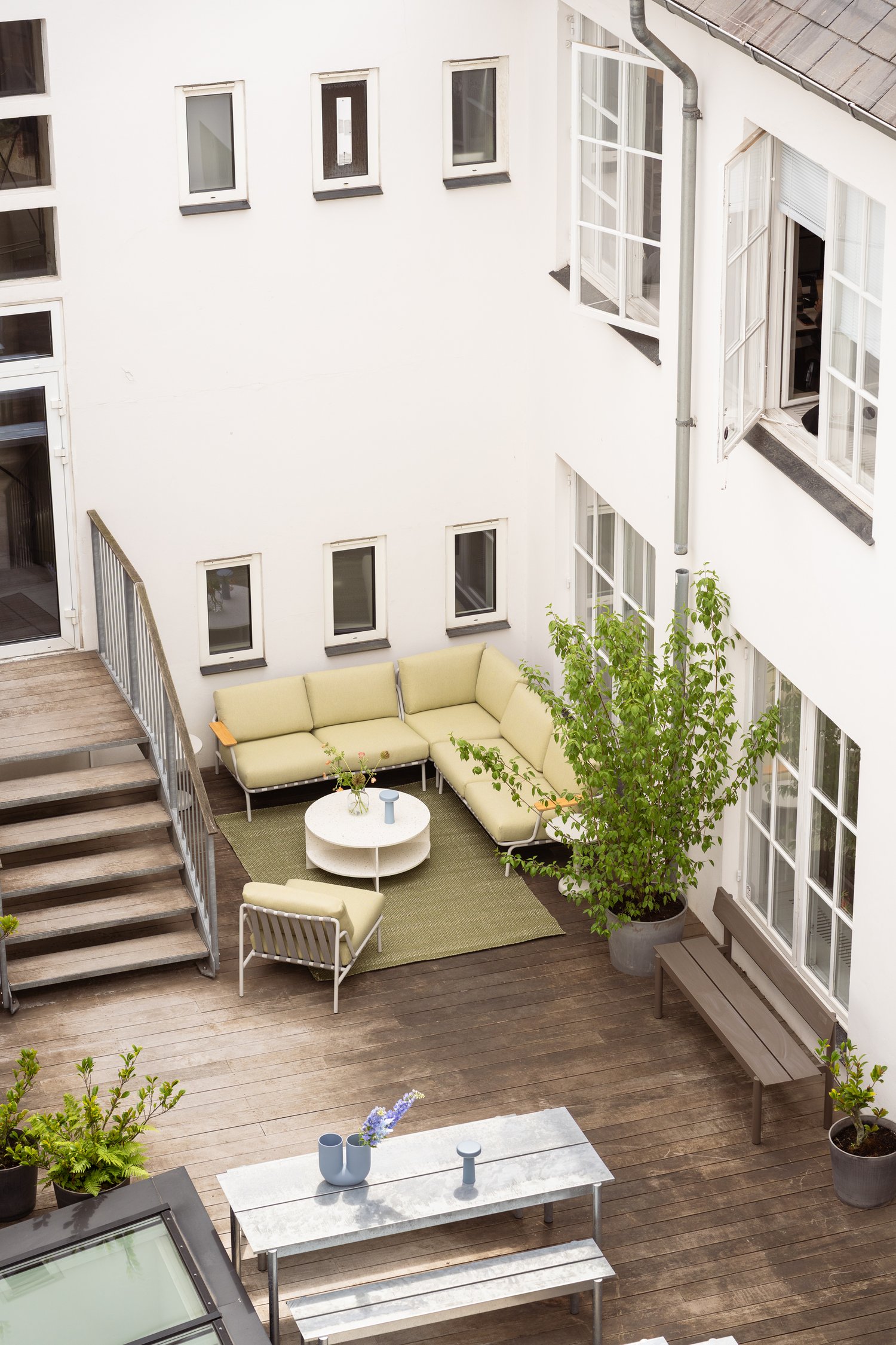 /cdn-cgi/image/width=1500,quality=85,format=auto/globalassets/katja--nanna/3days-recap-story/images/muuto-showroom-3dd-2026-settle-series-lo-res.jpg
