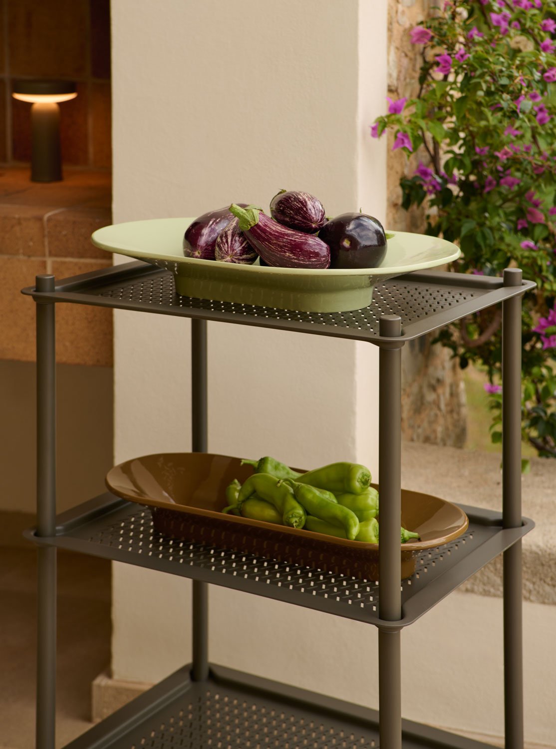 /cdn-cgi/image/width=1500,quality=85,format=auto/globalassets/katja--nanna/outdoor/flow-trolley-3-layer-taupe-mere-bowl-light-green-mere-bowl-brown-green-lowres-1.jpg