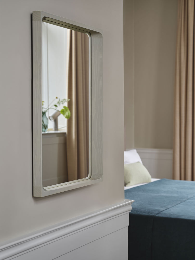 arced-mirror-grey-beam-alu-silent-dark-green-mingle-light-green-muuto-med-res