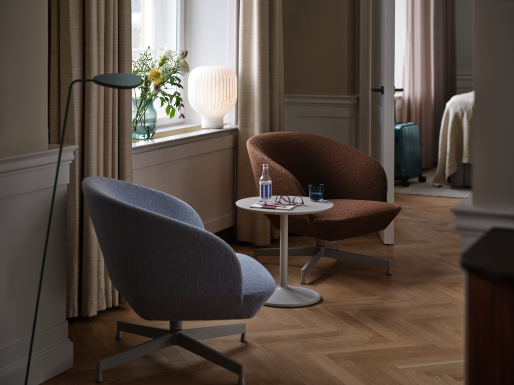 oslo-lounge-swivel-hearth-004-012-grey-soft-side-48-h48-grey-strand-table-lamp-muuto-org
