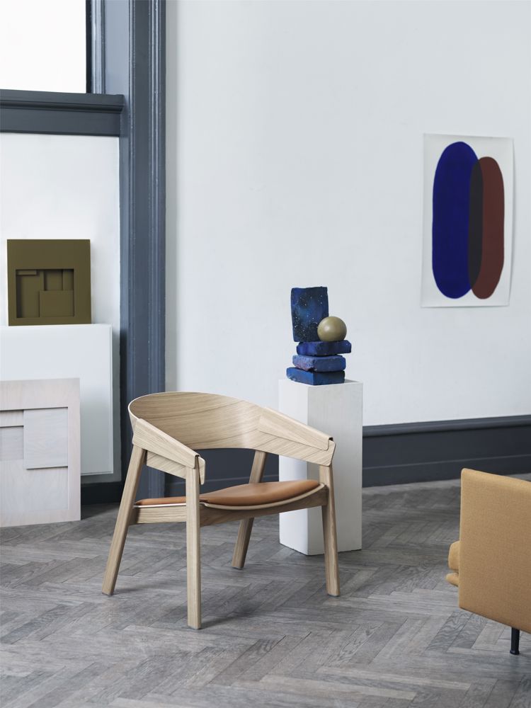 cover-lounge-chair-oak-cognac-refine-outline-vidar-472-muuto-org_150