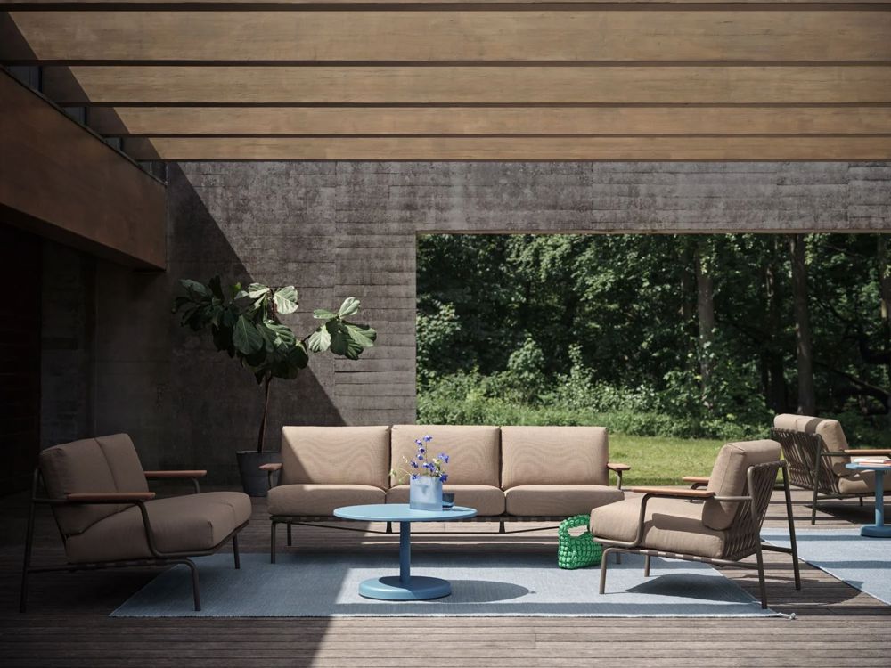  settle-sofa-3-2-lounge-chair-ribbed-weave-5-taupe-ply-rug-recycled-poly-light-blue-ridge-vase-16-glass-linear-steel-muuto-low-res