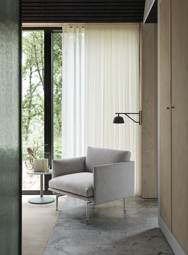 outline-studio-chair-alu-clay-12-ambit-wall-taupe-soft-side-o41-h40-dusty-green-ridge-off-white-muuto-org